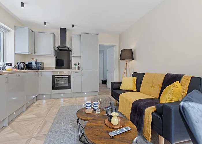 Modern Apartment Free Off Road Parking 2X Double Rooms Suite 11