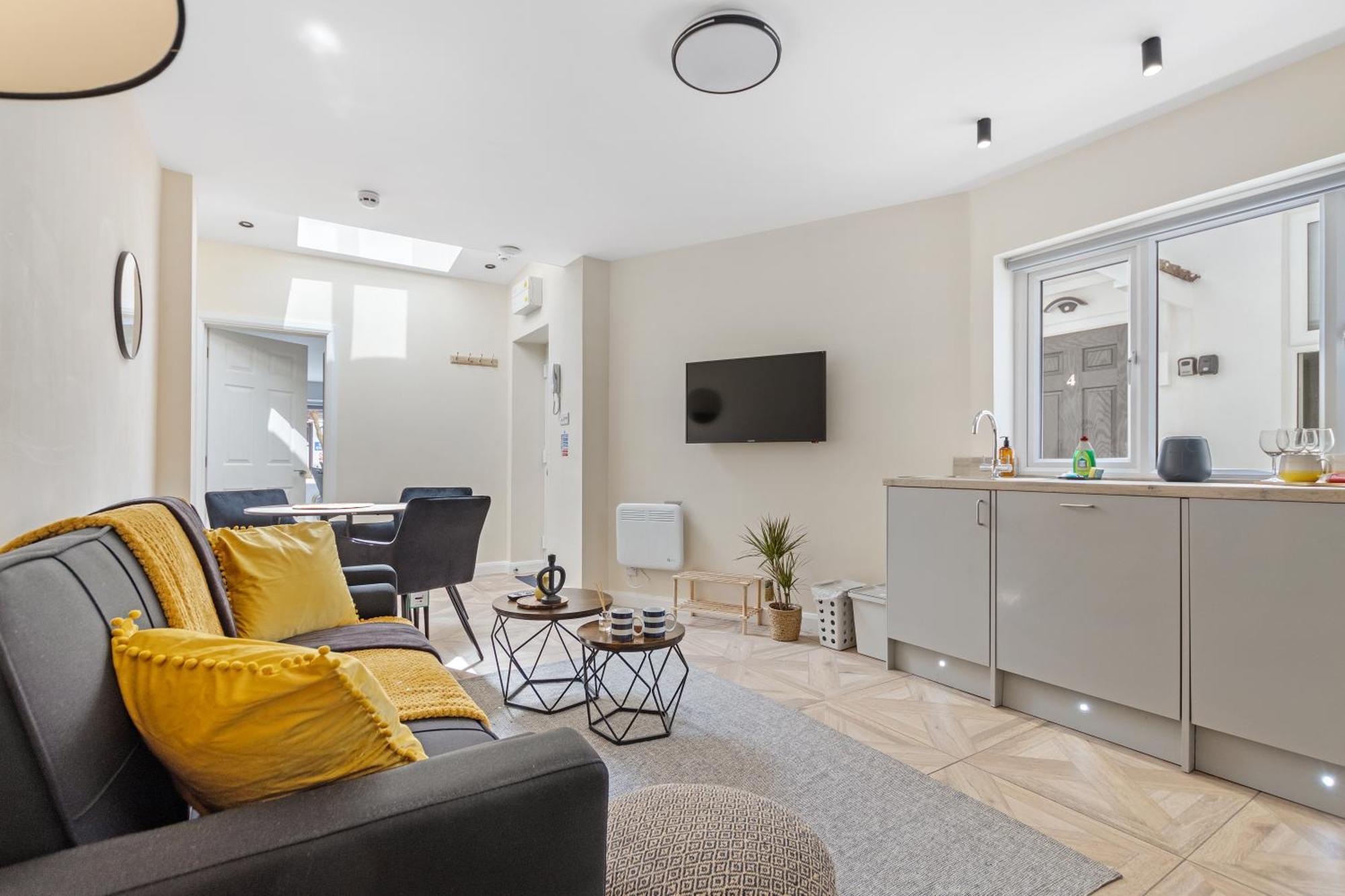 Modern Free Off Road Parking 2x Double 11 Apartment *